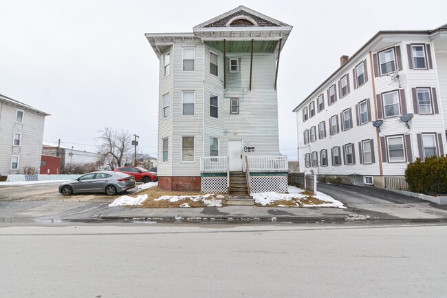 132 Dewey St in Worcester, MA - Foto de edificio - Primary Photo