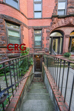 1803 Beacon St, Unit B in Brookline, MA - Foto de edificio - Building Photo