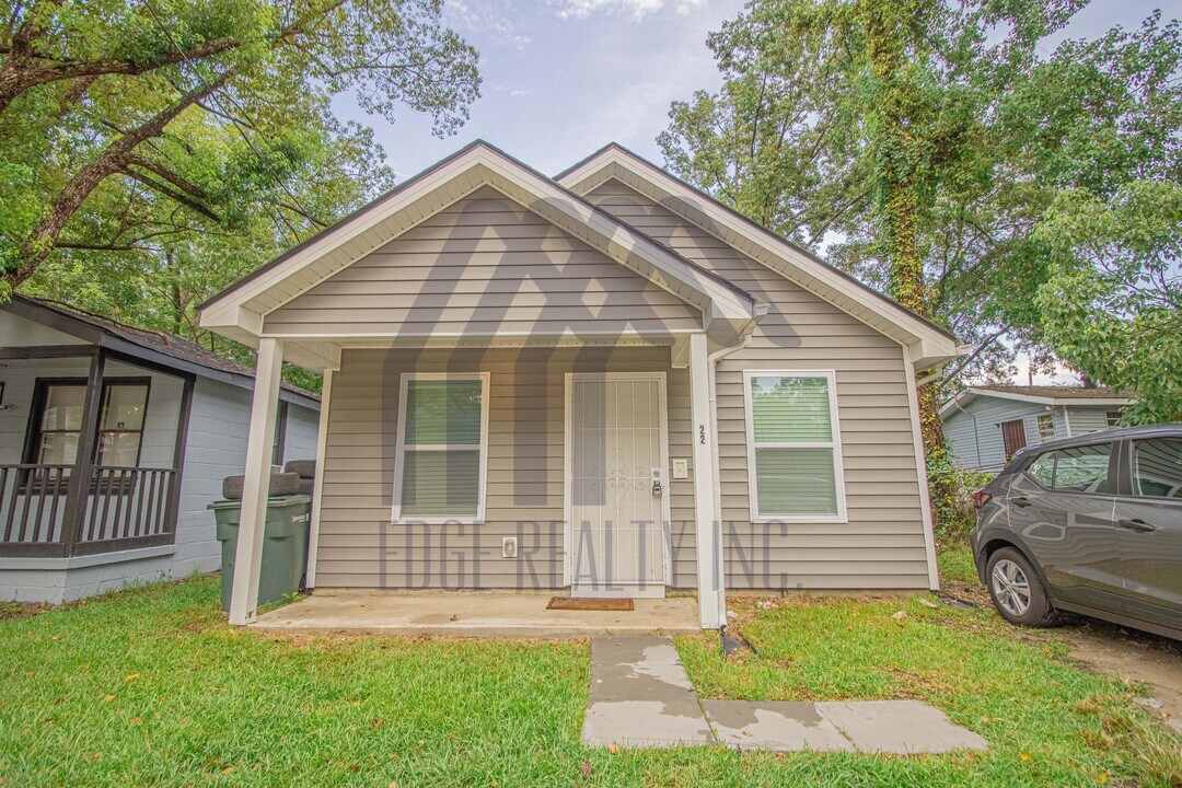 22 Nelson St in Savannah, GA - Building Photo