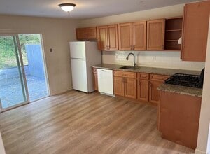 160 McKay Rd in Huntington Station, NY - Building Photo - Building Photo