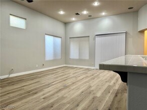 101 Emerald Dunes Cir in Henderson, NV - Building Photo - Building Photo