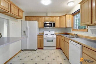 6541 Bridget Cir in Anchorage, AK - Building Photo - Building Photo