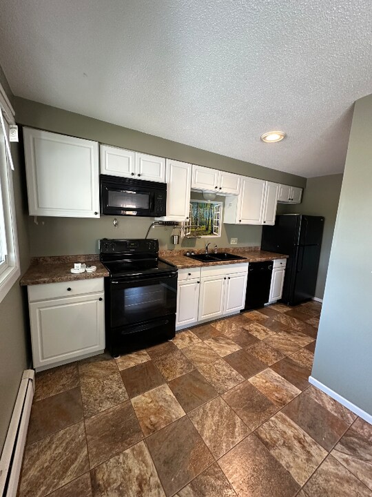 501 3rd St W in Thief River Falls, MN - Building Photo