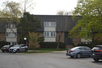 2013 Ammer Ridge Ct, Unit 2013 Ammer Ridge Ct #301 in Glenview, IL - Building Photo - Building Photo