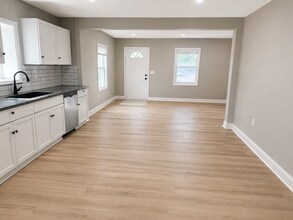 1524 E 51st St in Kansas City, MO - Building Photo - Building Photo