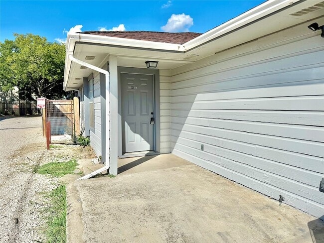 2526 Louise St, Unit B in Denton, TX - Building Photo - Building Photo