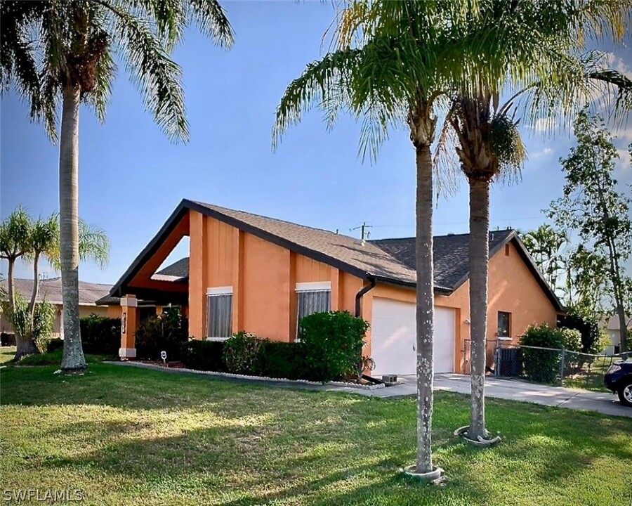 3402 SE 11th Ave in Cape Coral, FL - Building Photo