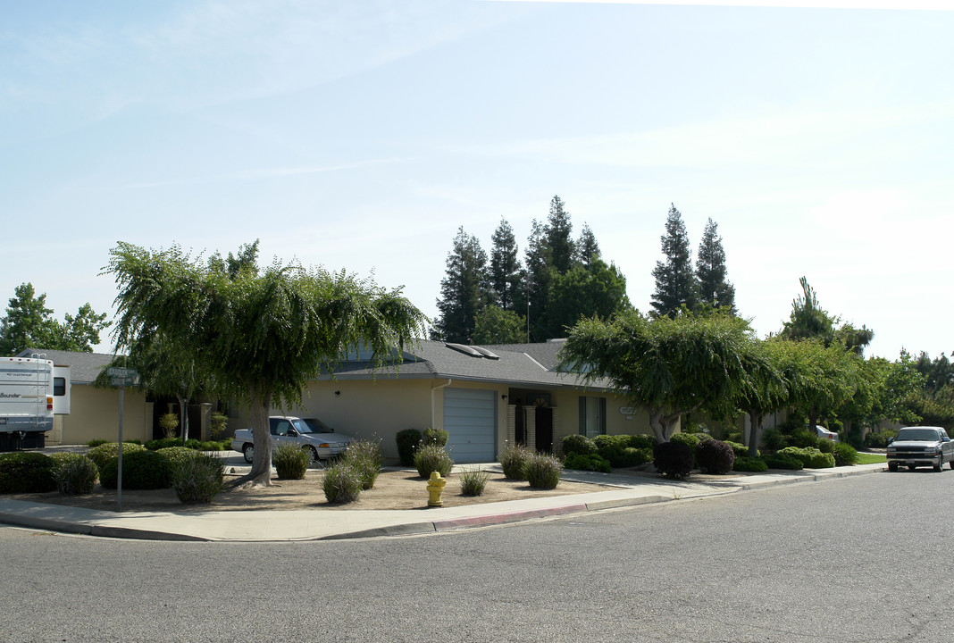 1452-1498 Carolyn Ln in Reedley, CA - Building Photo