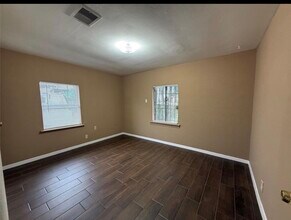 11216 Rusty St in Houston, TX - Foto de edificio - Building Photo