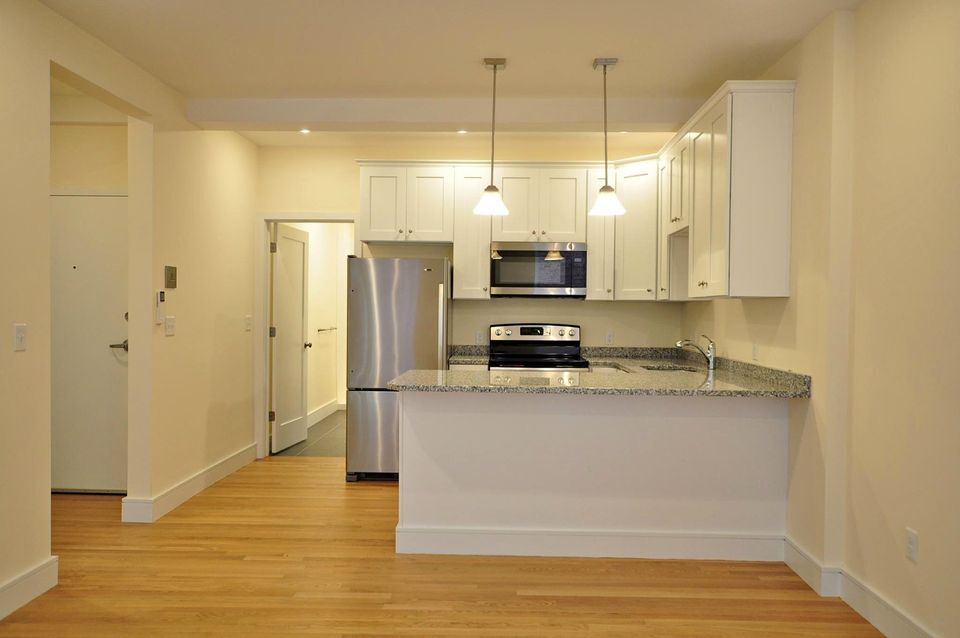 874 Beacon St, Unit 8 in Boston, MA - Building Photo