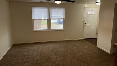 105 Woodard Dr in Englewood, OH - Building Photo - Building Photo