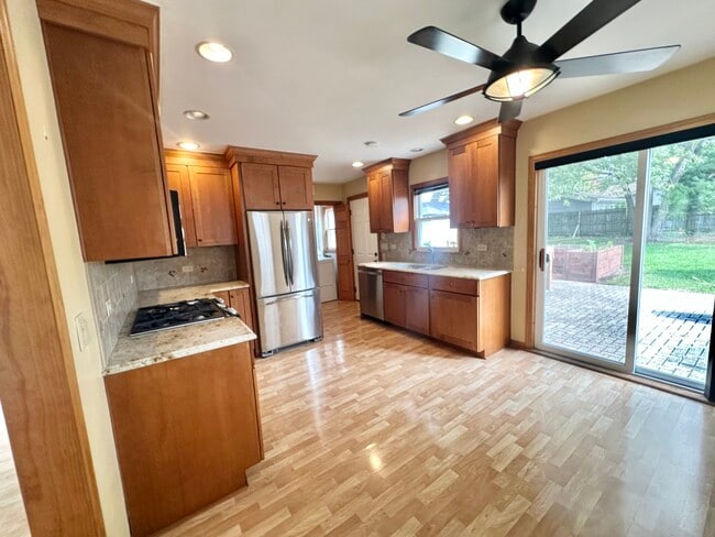 1207 S Sumner St in Wheaton, IL - Building Photo - Building Photo