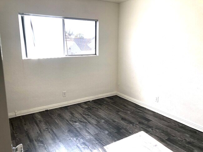 2321 Pullman Ln, Unit E in Redondo Beach, CA - Building Photo - Building Photo