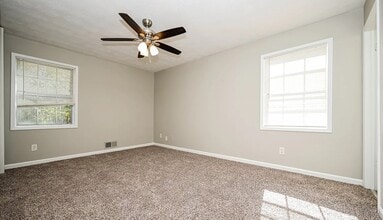 6324 Amberly Rd in Rex, GA - Foto de edificio - Building Photo