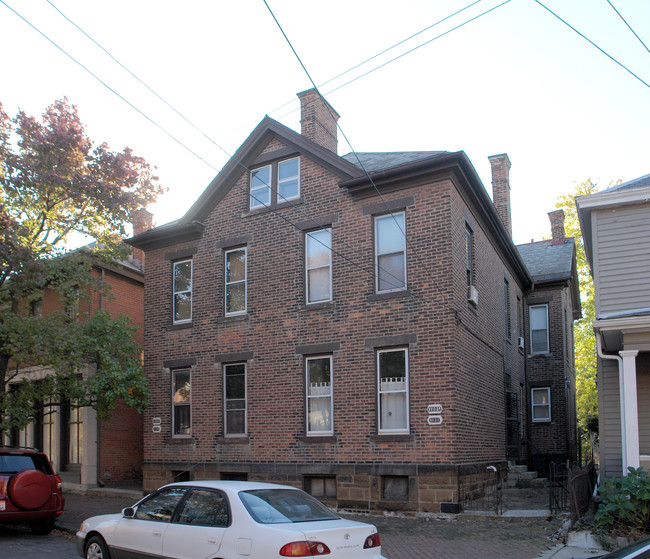 199-201 1/2 E Sycamore St