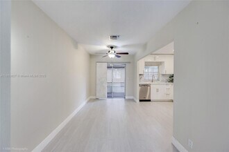 8004 SW 20th Pl in Davie, FL - Building Photo - Building Photo