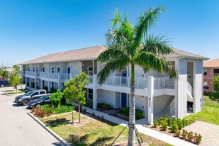 3221-3409-3409 SW 8th Pl in Cape Coral, FL - Building Photo