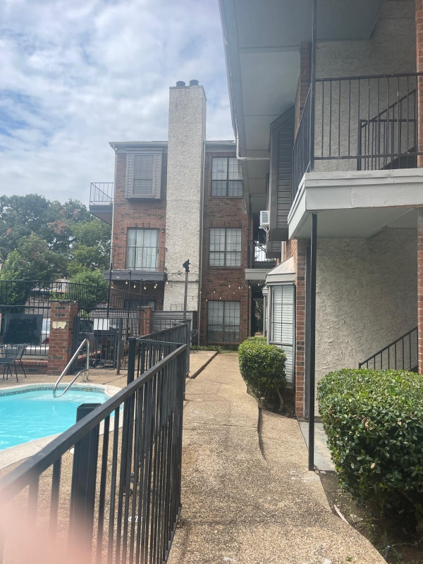 7025 Hemlock Ave in Dallas, TX - Building Photo - Building Photo