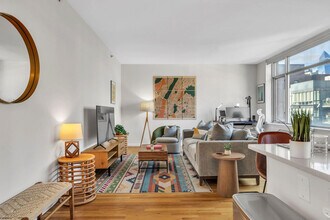 120 W 21st St in New York, NY - Foto de edificio - Building Photo