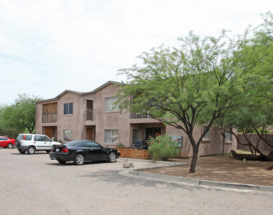 9850 E Birchwood Ave in Mesa, AZ - Foto de edificio