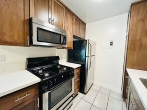 1528 Stoner Ave in Los Angeles, CA - Building Photo - Building Photo