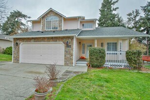 1734 SW 16th Ave in Oak Harbor, WA - Building Photo