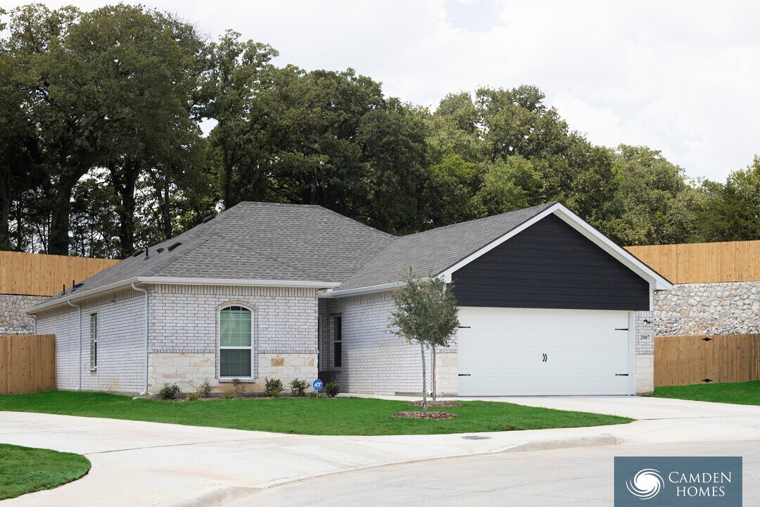 10930 Meadow Creek Dr in Brownsboro, TX - Building Photo