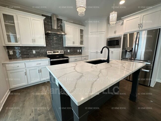 2362 SW Old Port Rd in Lee's Summit, MO - Building Photo - Building Photo