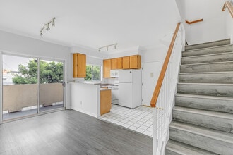 4034 Redwood Ave in Los Angeles, CA - Building Photo - Building Photo