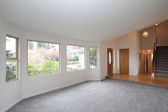 12526 NE 166th St in Woodinville, WA - Building Photo - Building Photo