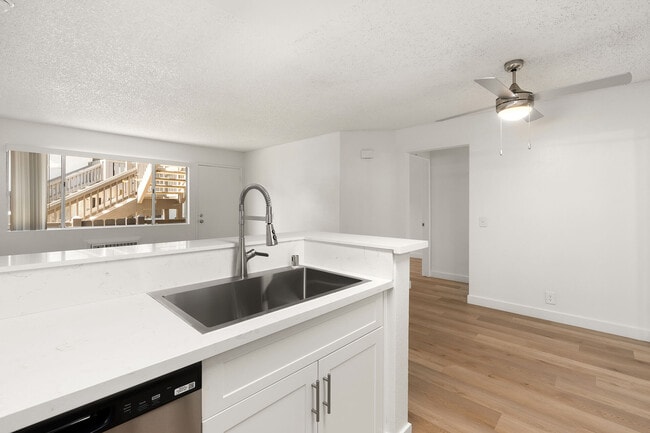 Terre at Graves in El Cajon, CA - Foto de edificio - Building Photo