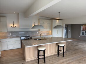 555 Virginia Dr in Tiburon, CA - Building Photo - Building Photo