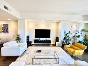 5055 Addison Cir, Unit 726 in Addison, TX - Foto de edificio - Building Photo