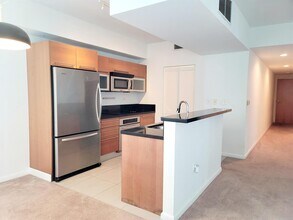 244 Biscayne Blvd, Unit 1008 in Miami, FL - Building Photo - Building Photo
