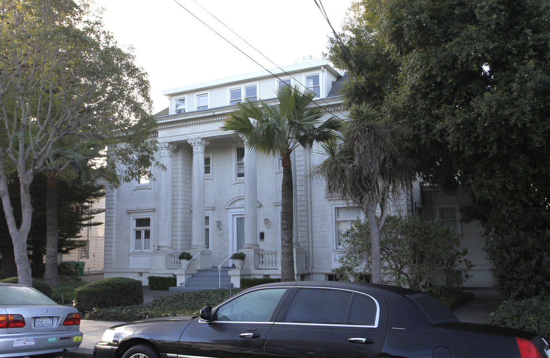 2122 Clinton Ave in Alameda, CA - Foto de edificio