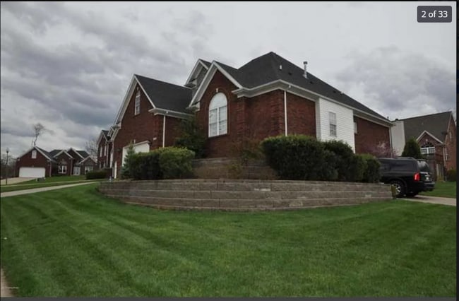 9300 Grandstand Ct in Louisville, KY - Building Photo - Building Photo