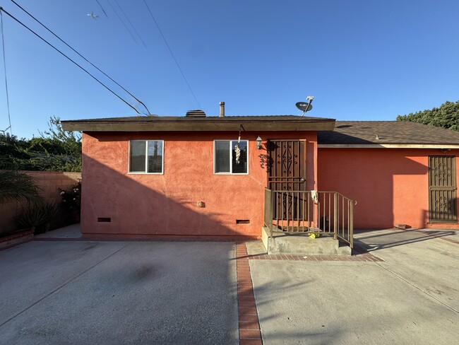 9603 Kauffman Ave, Unit Back Apartment in South Gate, CA - Building Photo - Building Photo