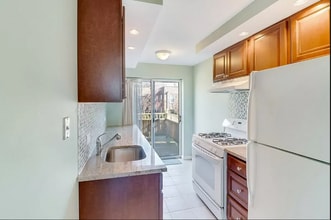 39-27 45th St, Unit 2 in Queens, NY - Foto de edificio - Building Photo