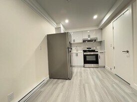 4598 Sardis St in Burnaby, BC - Building Photo