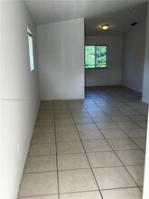 930 NE 34th Ave in Homestead, FL - Building Photo - Building Photo