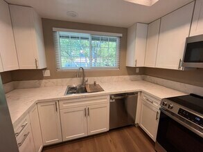 16274 Avenida Venusto, Unit E in San Diego, CA - Building Photo - Building Photo