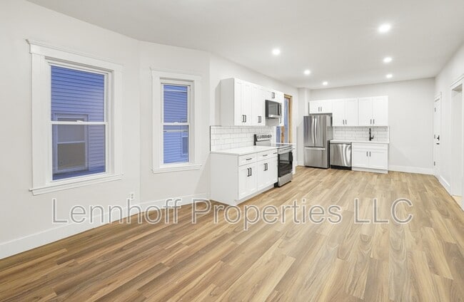 28 Clark St in Malden, MA - Foto de edificio - Building Photo