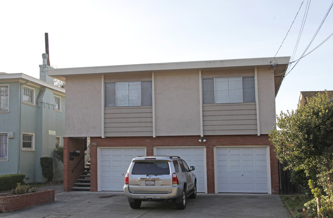 2008 Alameda Ave in Alameda, CA - Foto de edificio - Building Photo