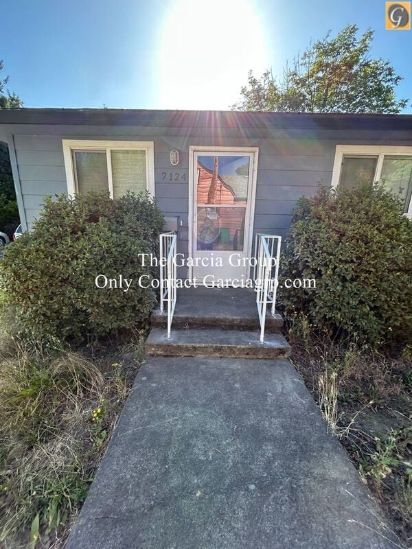 property at 7124 SE Lexington St