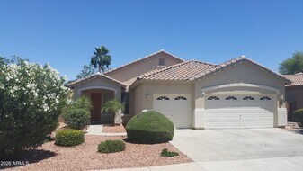 3210 E Lark Dr in Chandler, AZ - Building Photo