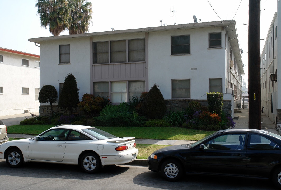 124 N Hillcrest Blvd in Inglewood, CA - Building Photo