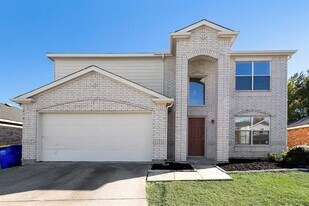 211 Prentice Dr in Seagoville, TX - Building Photo