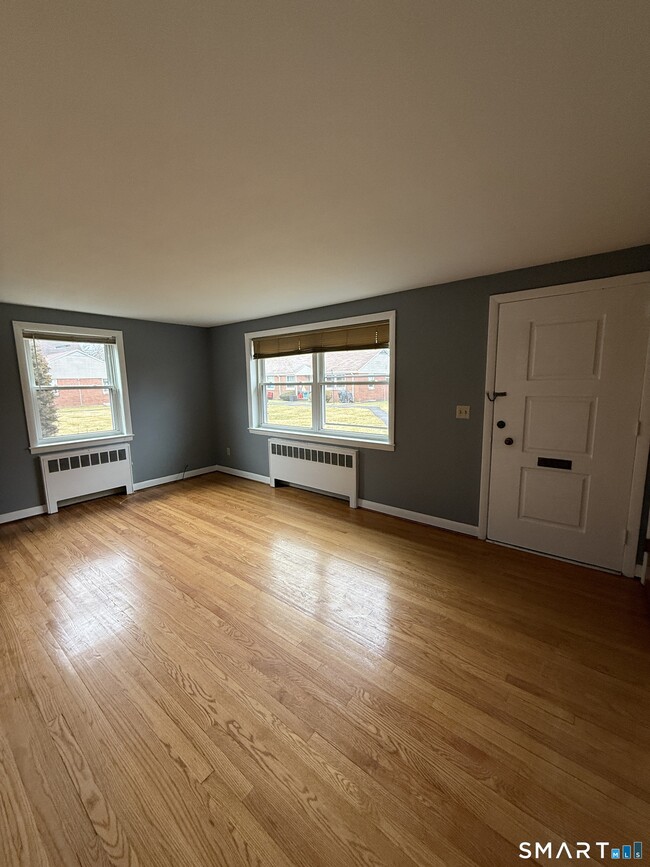 21 Hartford Ave in Newington, CT - Building Photo - Building Photo