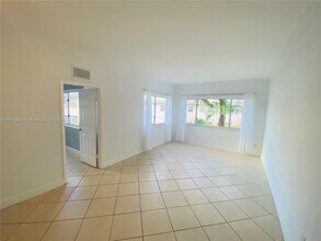 1185 Marseille Dr in Miami Beach, FL - Building Photo - Building Photo