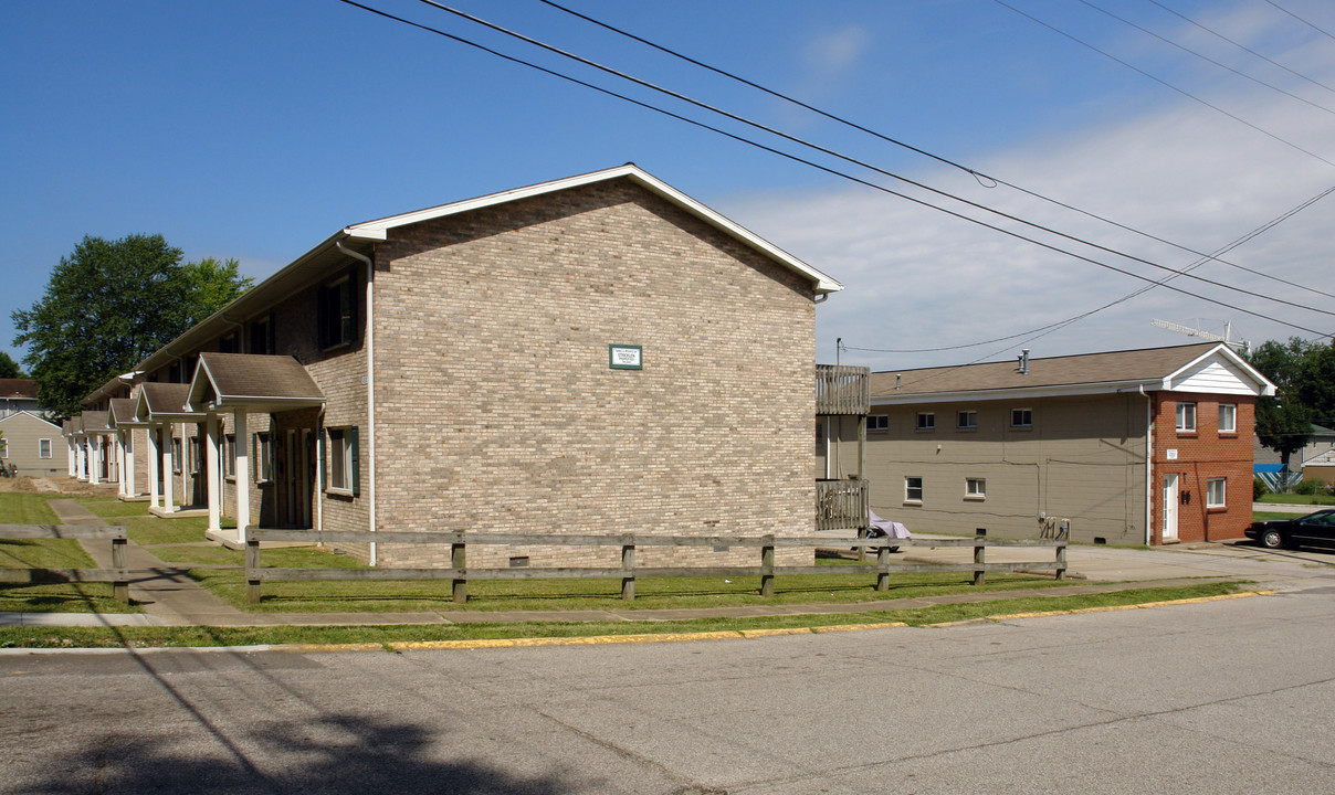 4500 Kanawha Tpke in Charleston, WV - Building Photo